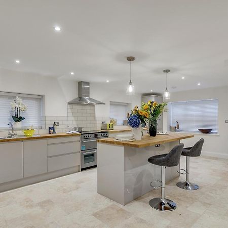 Spacious 6-Bed Home, Near The Norfolk Broads Clippesby 外观 照片