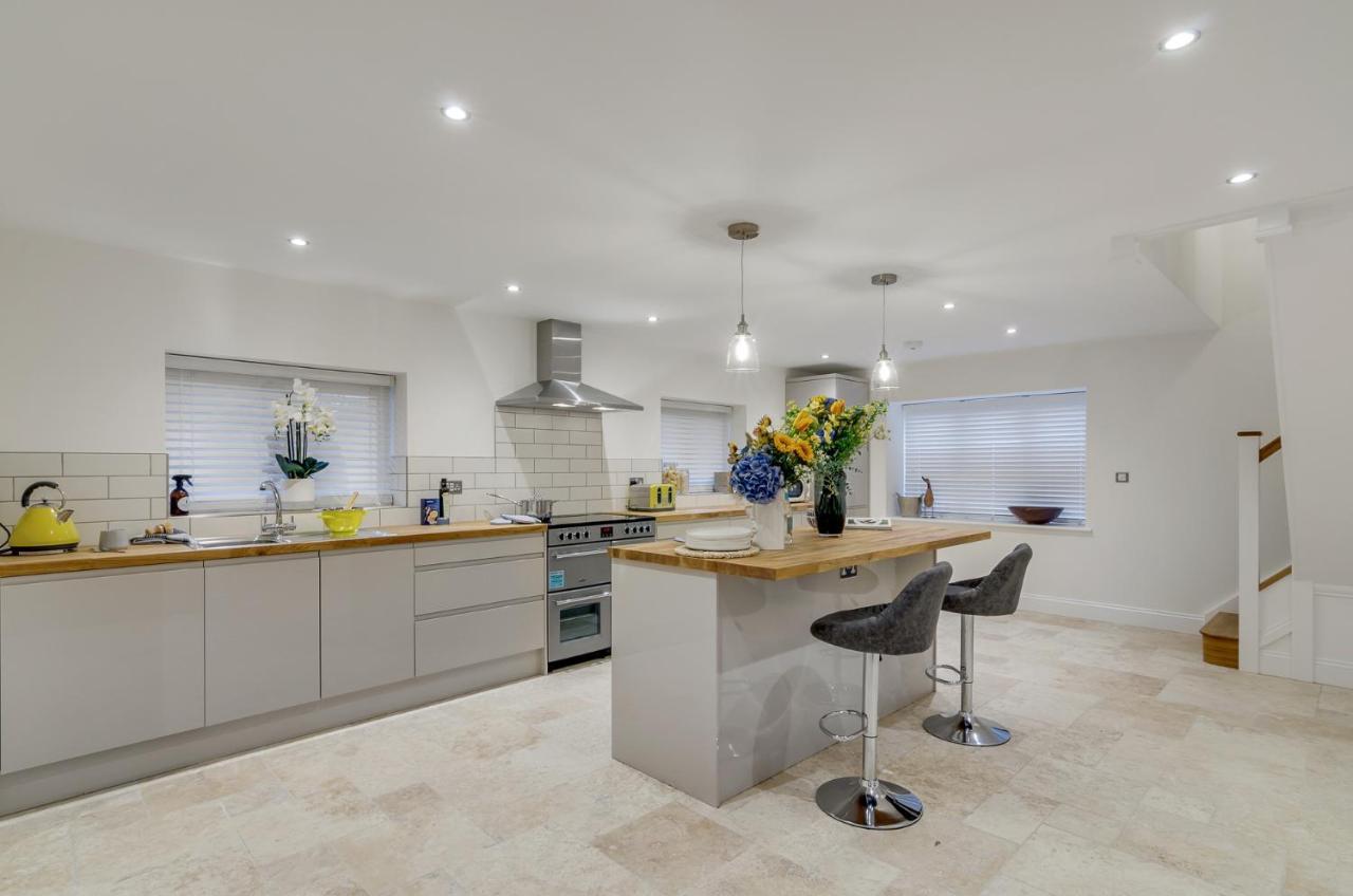 Spacious 6-Bed Home, Near The Norfolk Broads Clippesby 外观 照片