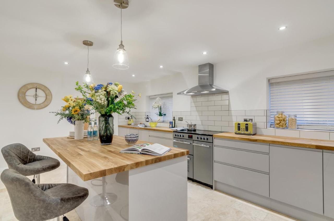 Spacious 6-Bed Home, Near The Norfolk Broads Clippesby 外观 照片