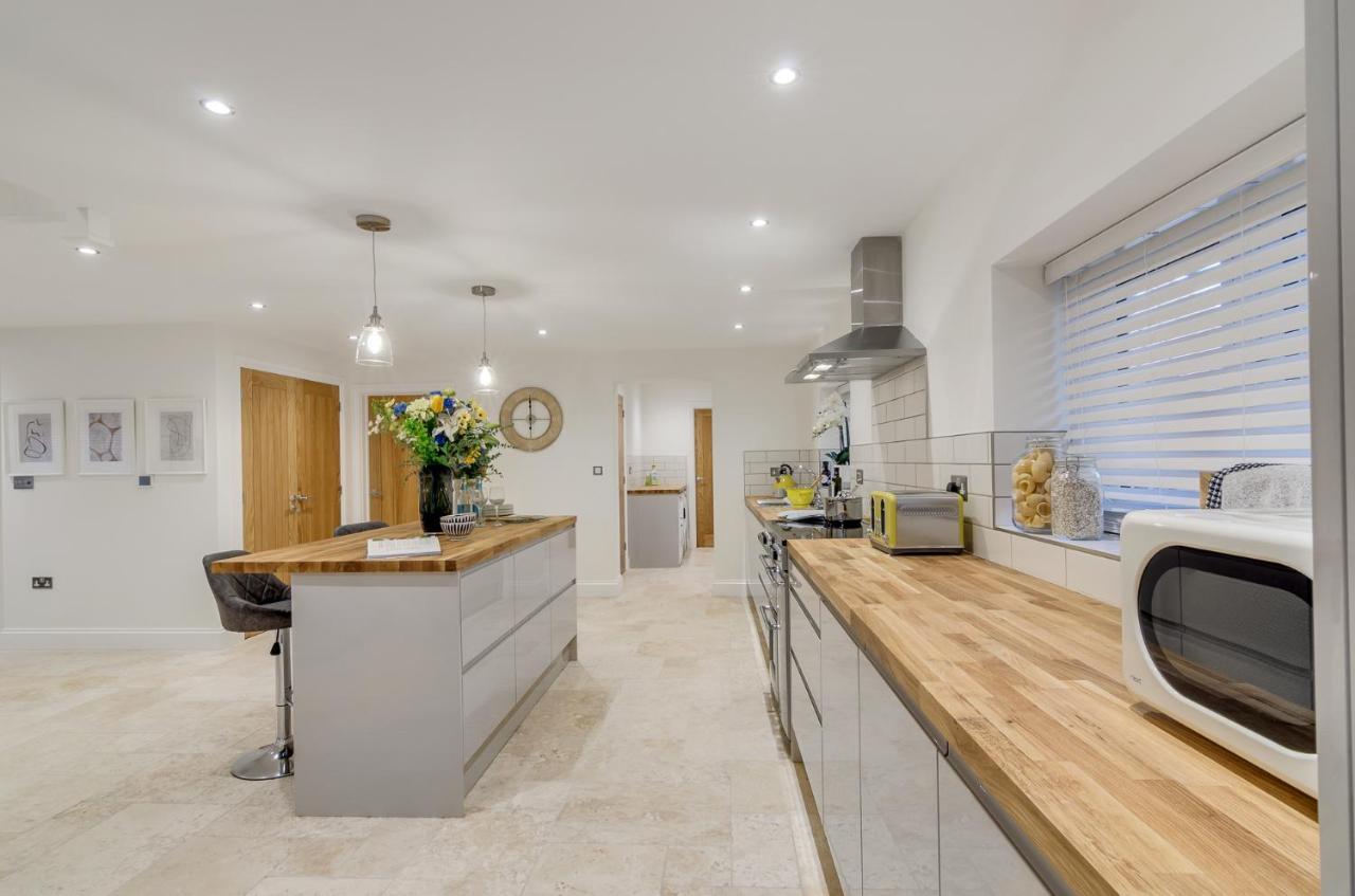 Spacious 6-Bed Home, Near The Norfolk Broads Clippesby 外观 照片