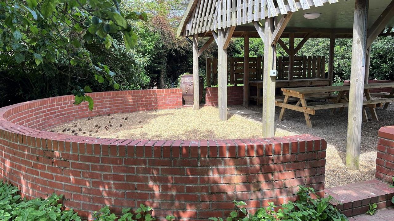 Spacious 6-Bed Home, Near The Norfolk Broads Clippesby 外观 照片
